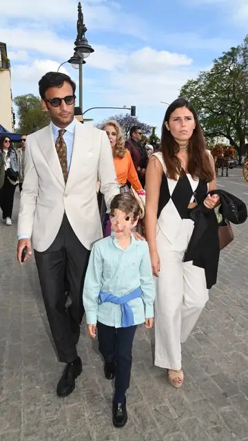 Tana Rivera, su novio Manuel Vega y su hermano Curro Tana Rivera, su novio Manuel Vega y su hermano Curro