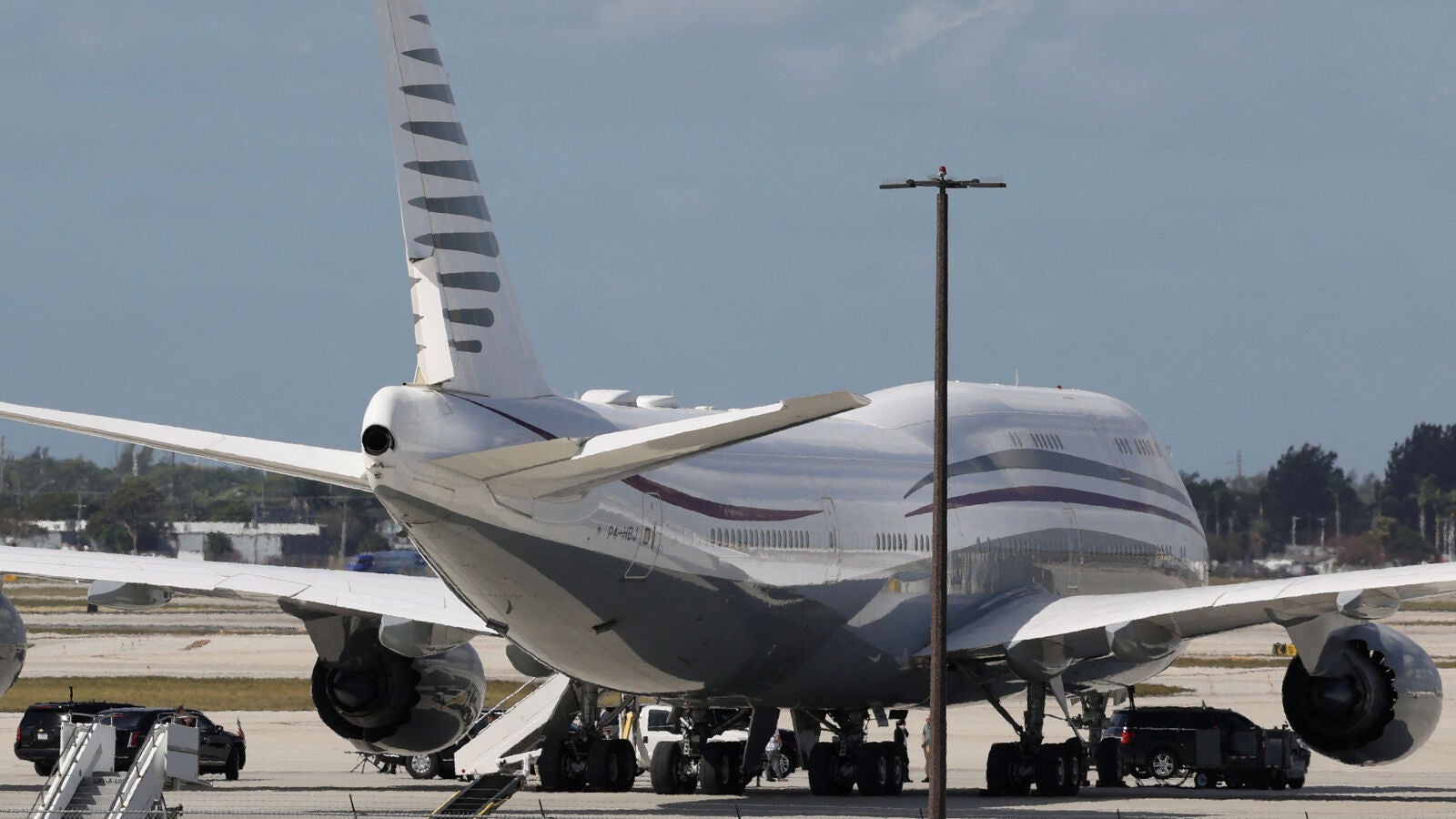 Trump planea aceptar un lujoso Boeing 747 de Catar en medio de acusaciones por corrupción y cohecho