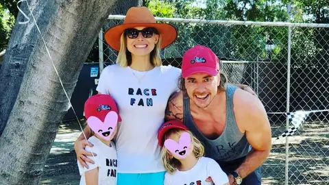 Kristen Bell y Dax Shepard con sus hijas Kristen Bell y Dax Shepard con sus hijas