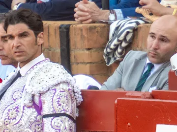 Cayetano y Kiko Rivera, en la plaza de toros de Sevilla Cayetano y Kiko Rivera, en la plaza de toros de Sevilla