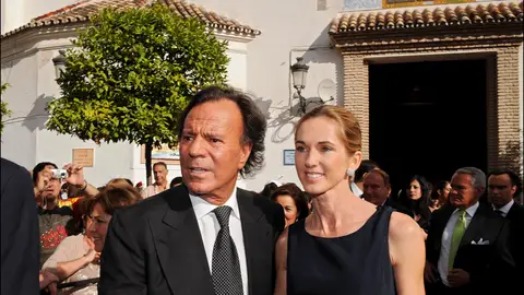 Julio Iglesias y Miranda Rijnsburger en 2008 Julio Iglesias y Miranda Rijnsburger en 2008