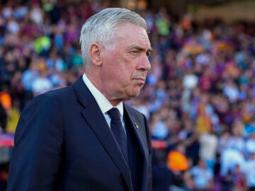 Carlo Ancelotti durante el Barça-Real Madrid en Montjuic