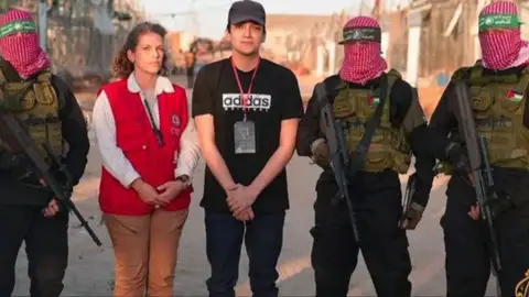 Hamás libera a su rehén Edan Alexander, un soldado estadounidense-israelí de 21 años Hamás libera a su rehén Edan Alexander, un soldado estadounidense-israelí de 21 años