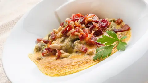 Gratín de habitas con crujiente de ibéricos Gratín de habitas con crujiente de ibéricos