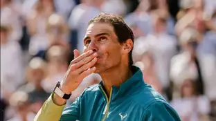 Rafa Nadal posa con su último título de Roland Garros Rafa Nadal posa con su último título de Roland Garros