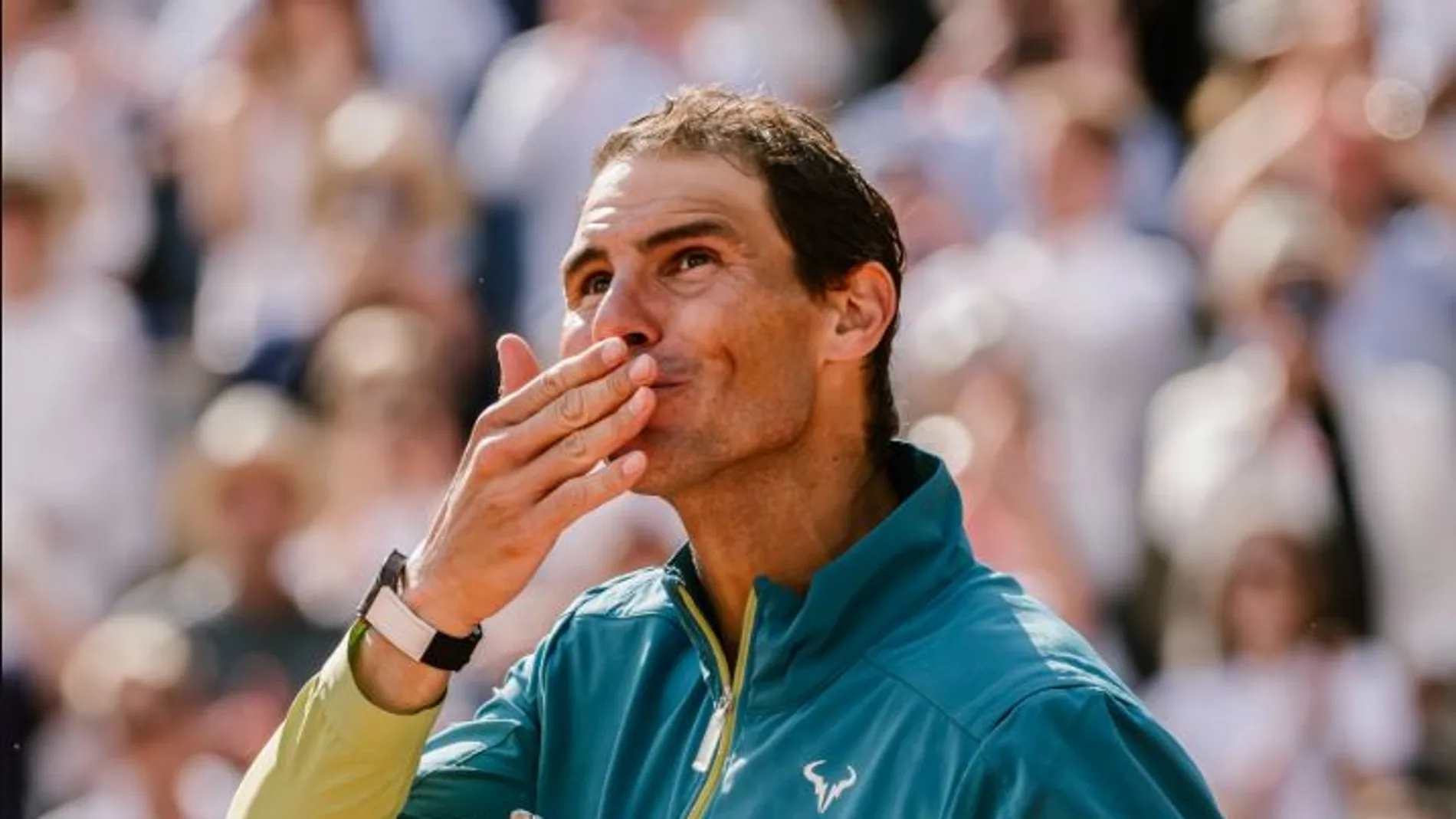 Rafa Nadal posa con su último título de Roland Garros Rafa Nadal posa con su último título de Roland Garros