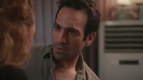 El segundo intento de Bahar y Evren por acostarse juntos fracasa por culpa de una inquietante noticia El segundo intento de Bahar y Evren por acostarse juntos fracasa por culpa de una inquietante noticia