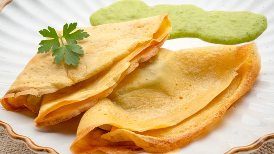 Arguiñano, sobre los crepes de calabacín y queso azul: "Es tan fácil, tan rico y tan barato que merece la pena que lo hagas" Arguiñano, sobre los crepes de calabacín y queso azul: "Es tan fácil, tan rico y tan barato que merece la pena que lo hagas"