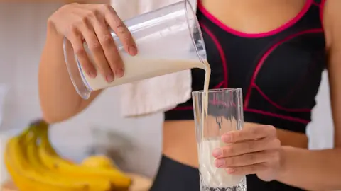 Suero lácteo en forma de whey protein Suero lácteo en forma de whey protein