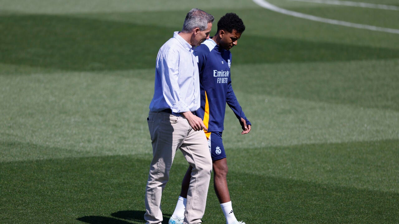 Rodrygo Goes se retira del entrenamiento del Real Madrid tras una ...