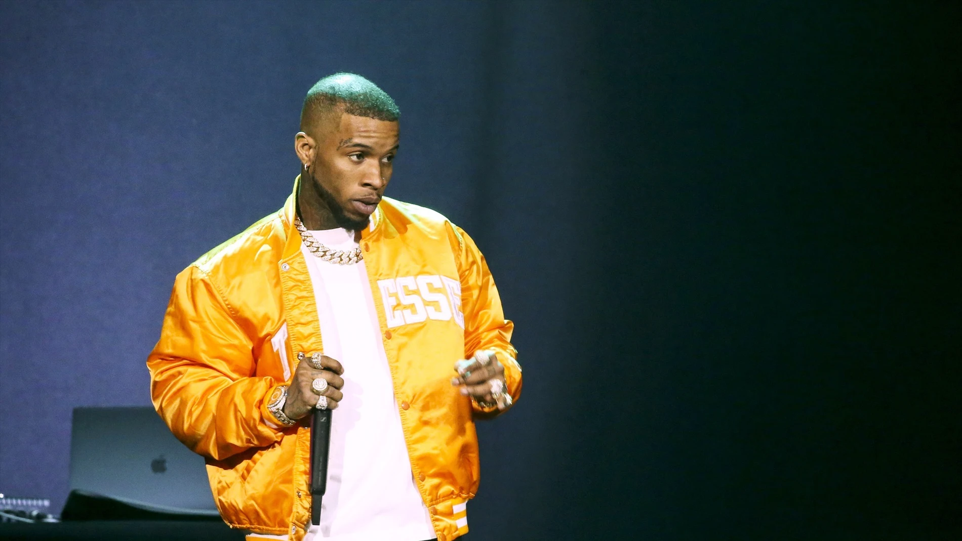 El rapero canadiense Tory Lanez sufre un colapso pulmonar tras ser apuñalado 14 veces en una cárcel en California El rapero canadiense Tory Lanez sufre un colapso pulmonar tras ser apuñalado 14 veces en una cárcel en California