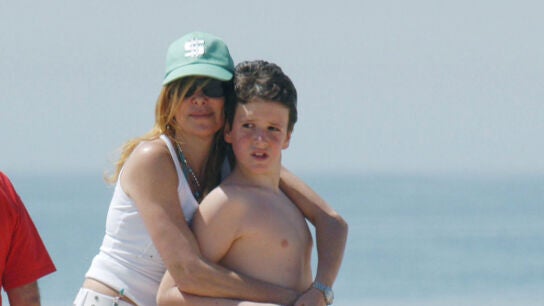 Ana Obreg&oacute;n y su hijo Aless Lequio