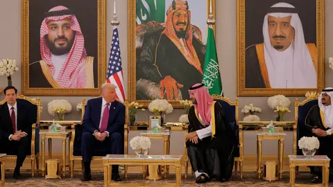 Trump aterriza en Riad Trump aterriza en Riad