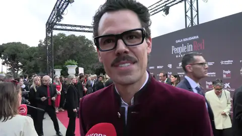 Juan Avellaneda haciendo declaraciones a la prensa Juan Avellaneda haciendo declaraciones a la prensa