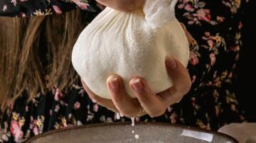Suero lácteo al hacer queso
