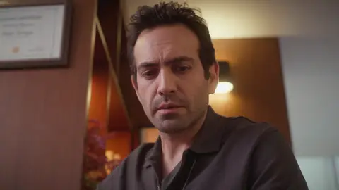 Esta noche, en Renacer: el futuro de Evren como cirujano, en peligro Esta noche, en Renacer: el futuro de Evren como cirujano, en peligro