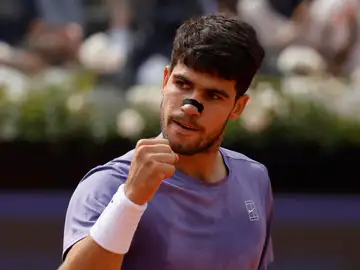 Alcaraz levanta el puño en el duelo ante Draper Alcaraz levanta el puño en el duelo ante Draper