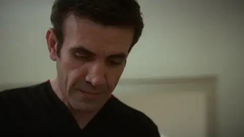 Timur rompe su coraza tras perder a una joven madre en el parto: el caso que lo deja marcado para siempre Timur rompe su coraza tras perder a una joven madre en el parto: el caso que lo deja marcado para siempre