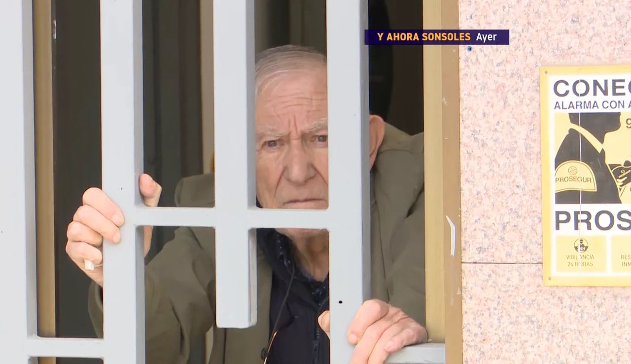 Los residentes de Navas del Rey, ¿retenidos?: "No nos dejan salir y yo estoy autorizado"