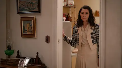 Avance semanal de Sueños de libertad: Claudia y Carmen víctimas de un robo... ¿pueden ser despedidas de la empresa?