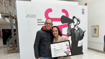 Los galardonados, la periodista Úrsula Lorenzo y el operador de cámara Andrés Vilela