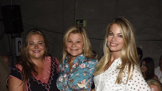 Cari Lapique, con sus hijas Caritina y Carla Goyanes, en septiembre de 2016