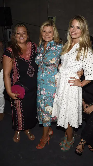 Cari Lapique, con sus hijas Caritina y Carla Goyanes, en septiembre de 2016 Cari Lapique, con sus hijas Caritina y Carla Goyanes, en septiembre de 2016