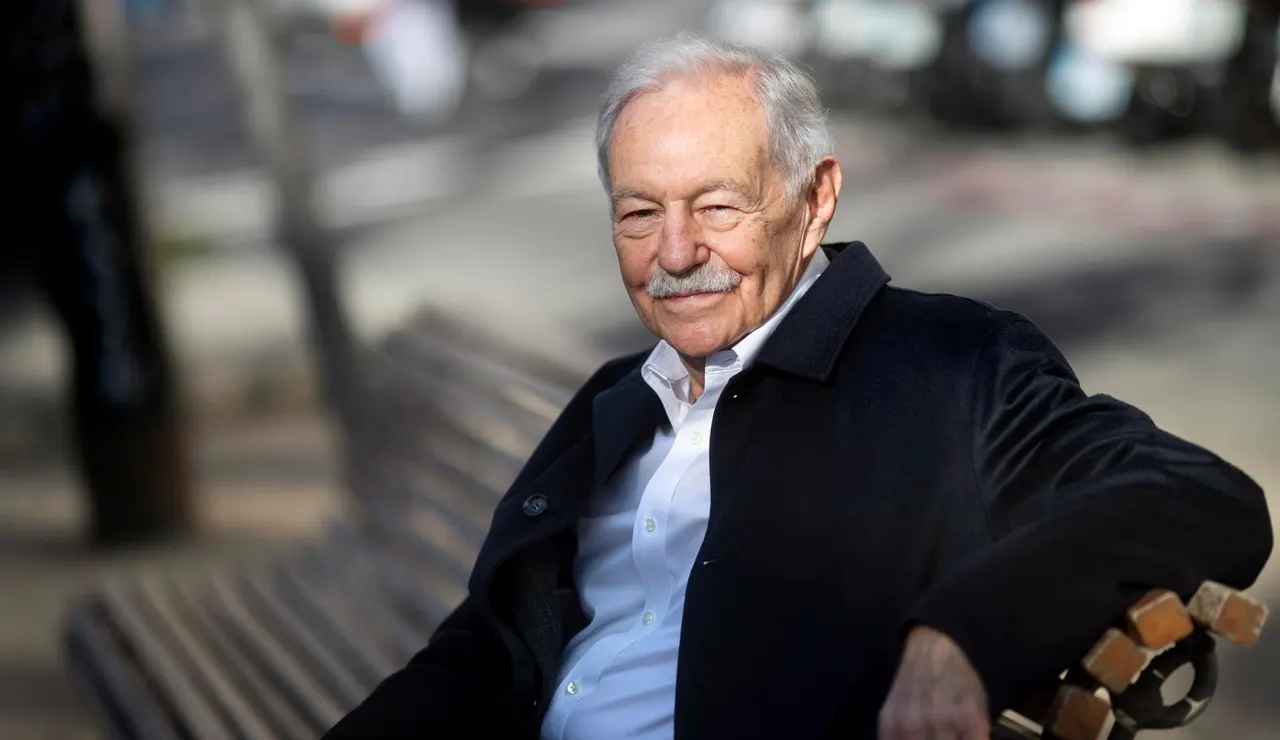Eduardo Mendoza