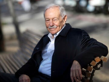 Eduardo Mendoza Eduardo Mendoza