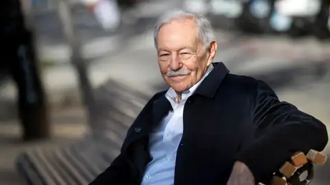 Eduardo Mendoza Eduardo Mendoza