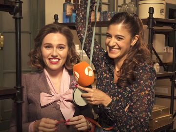 &iquest;Green Flag o Red Flag? Candela Cruz e Isabel Moreno, las actrices de Sue&ntilde;os de libertad, responden sin filtro