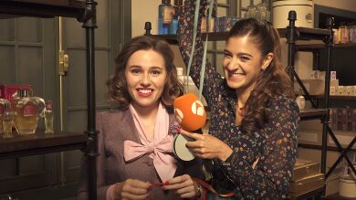 ¿Green Flag o Red Flag? Candela Cruz e Isabel Moreno, las actrices de Sueños de libertad, responden sin filtro