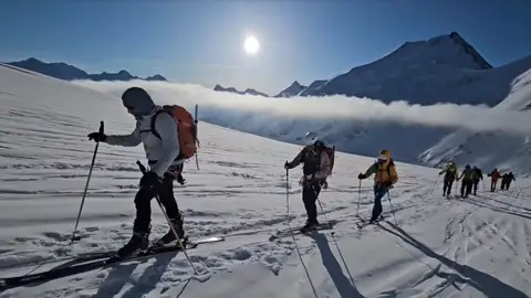 Los hermanos Pou se reparten el mundo: esquí extremo en Suiza y nueva vía de escalada en Marruecos Los hermanos Pou se reparten el mundo: esquí extremo en Suiza y nueva vía de escalada en Marruecos