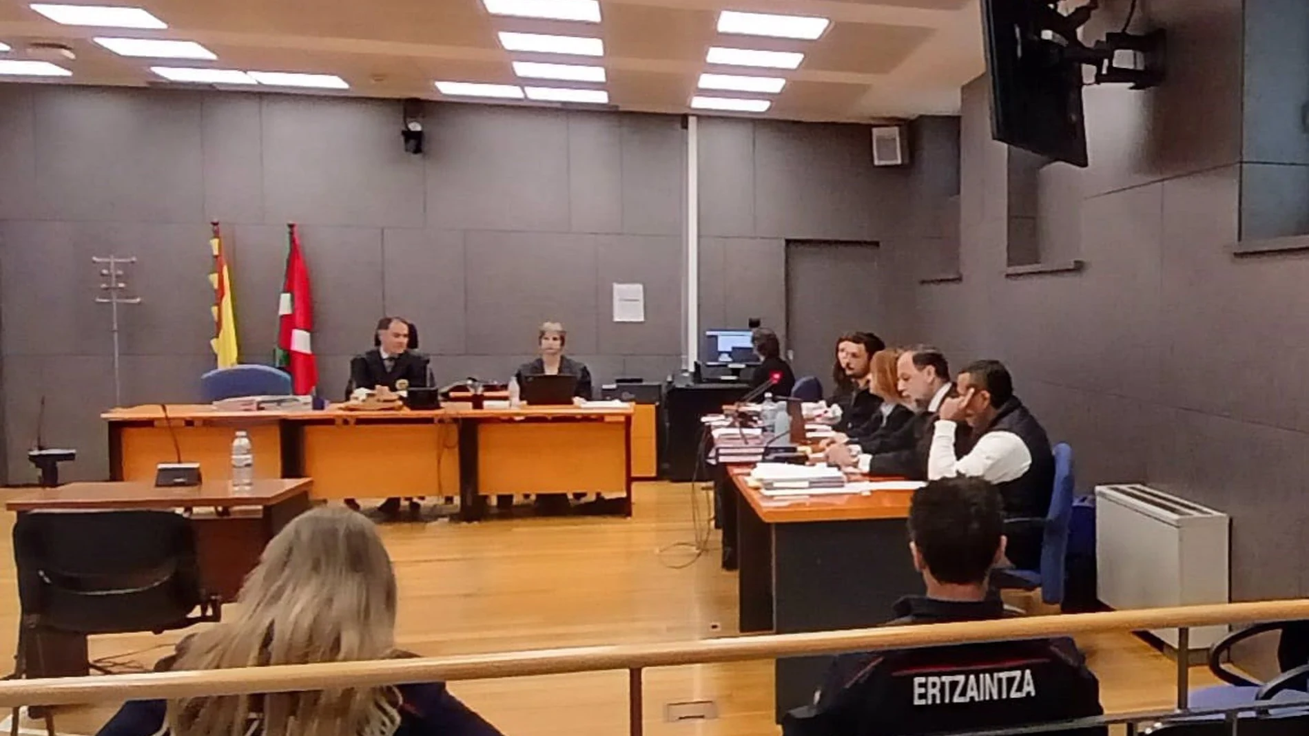 Acusado del crimen de 5 hombres en Bilbao, contactados por aplicaciones sexuales, lo niega y dice que fue utilizado Acusado del crimen de 5 hombres en Bilbao, contactados por aplicaciones sexuales, lo niega y dice que fue utilizado