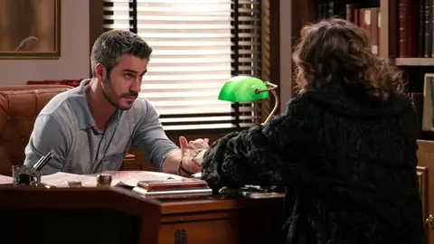 Marta pide ayuda a Andrés para dejarle a Fina su herencia: “Eres de las pocas personas en las que puedo confiar” Marta pide ayuda a Andrés para dejarle a Fina su herencia: “Eres de las pocas personas en las que puedo confiar”