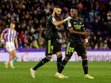 Vinícius Jr. (d) en el duelo en Valladolid en 2022