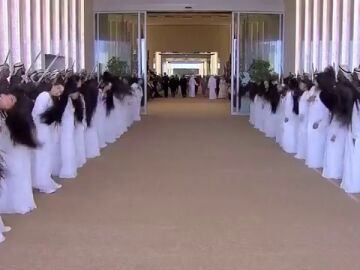 ¿Por qué las mujeres emiratíes ondeaban su cabello para recibir Donald Trump?