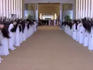 ¿Por qué las mujeres emiratíes ondeaban su cabello para recibir Donald Trump? ¿Por qué las mujeres emiratíes ondeaban su cabello para recibir Donald Trump?