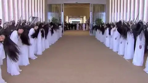 ¿Por qué las mujeres emiratíes ondeaban su cabello para recibir Donald Trump? ¿Por qué las mujeres emiratíes ondeaban su cabello para recibir Donald Trump?