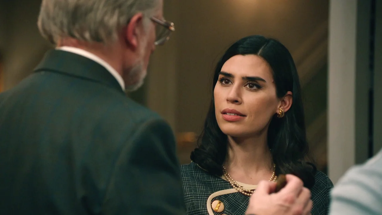 Damián le hace una oferta a María, pero ella la rechaza: no les venderá nada a los De la Reina