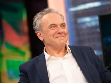 "Lo que tengo es respeto": José Coronado explica por qué se aprende siempre el nombre de todos los que le rodean "Lo que tengo es respeto": José Coronado explica por qué se aprende siempre el nombre de todos los que le rodean