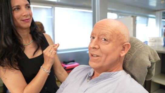 Los chistes de Goyo Jim&eacute;nez amenizan la sala de maquillaje: descubre los secretos de la caracterizaci&oacute;n de la sexta gala