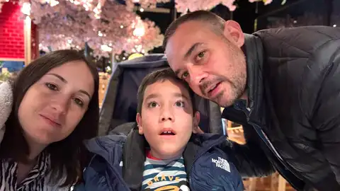 Adrián y sus padres Adrián y sus padres