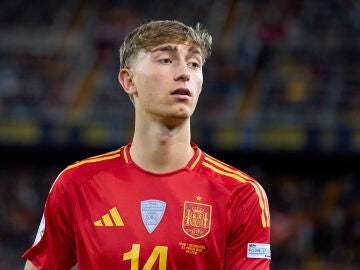 Dean Huijsen en un partido de la Selección Española