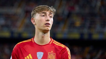 Dean Huijsen en un partido de la Selección Española
