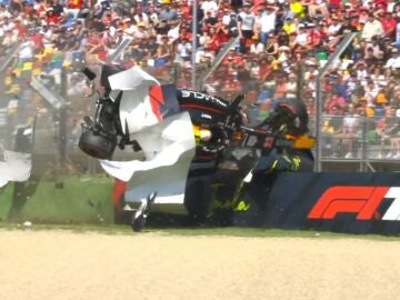 Imagen del accidente de Tsunoda en Imola