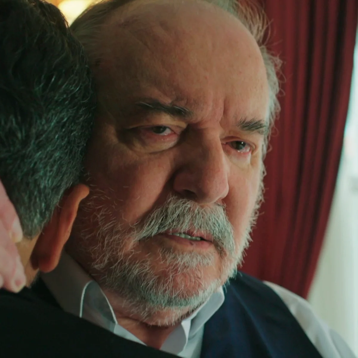 Esta noche, en Una nueva vida: Halis y Orhan se unen para salvar a Ferit de una tragedia anunciada