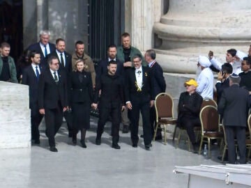 Zelenski y Vance se dan la mano en la misa de inicio de pontificado de León XIV