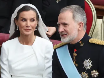 La reina Letizia y Felipe VI en la misa de inicio del del papa León XIV La reina Letizia y Felipe VI en la misa de inicio del del papa León XIV