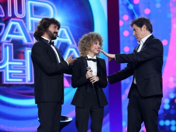 Jorge Gonz&aacute;lez y Melani con Manel Fuentes